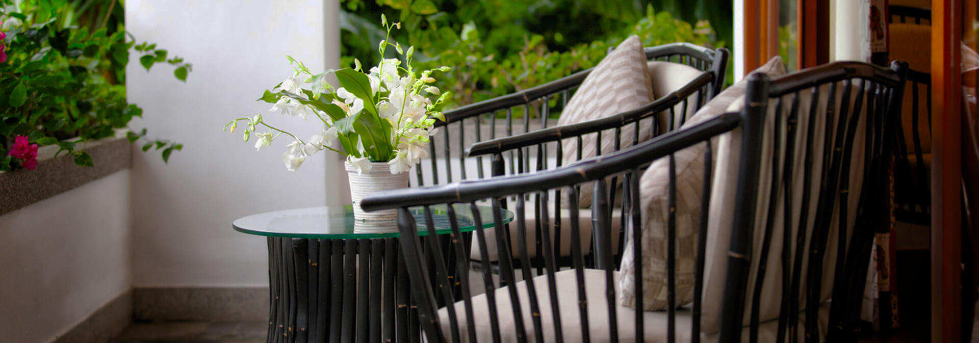 Baan Surin Sawan - Bedroom patio setting